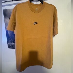 Nike sportwear t- shirt